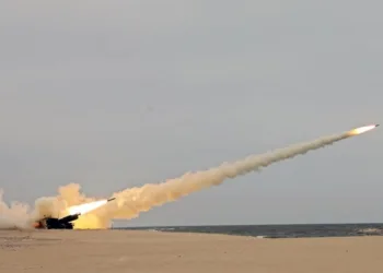 Un HIMARS dispara durante el ejercicio Immediate Response (Defender 24) en Ustka, Polonia, el 10 de mayo de 2024.