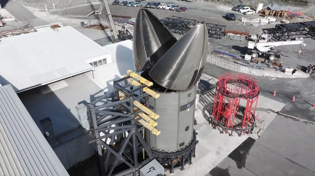 La cofia Hungry Hippo del nuevo cohete de Rocket Lab, Neutrón, se abre a la mitad para desplegar la carga en el espacio.