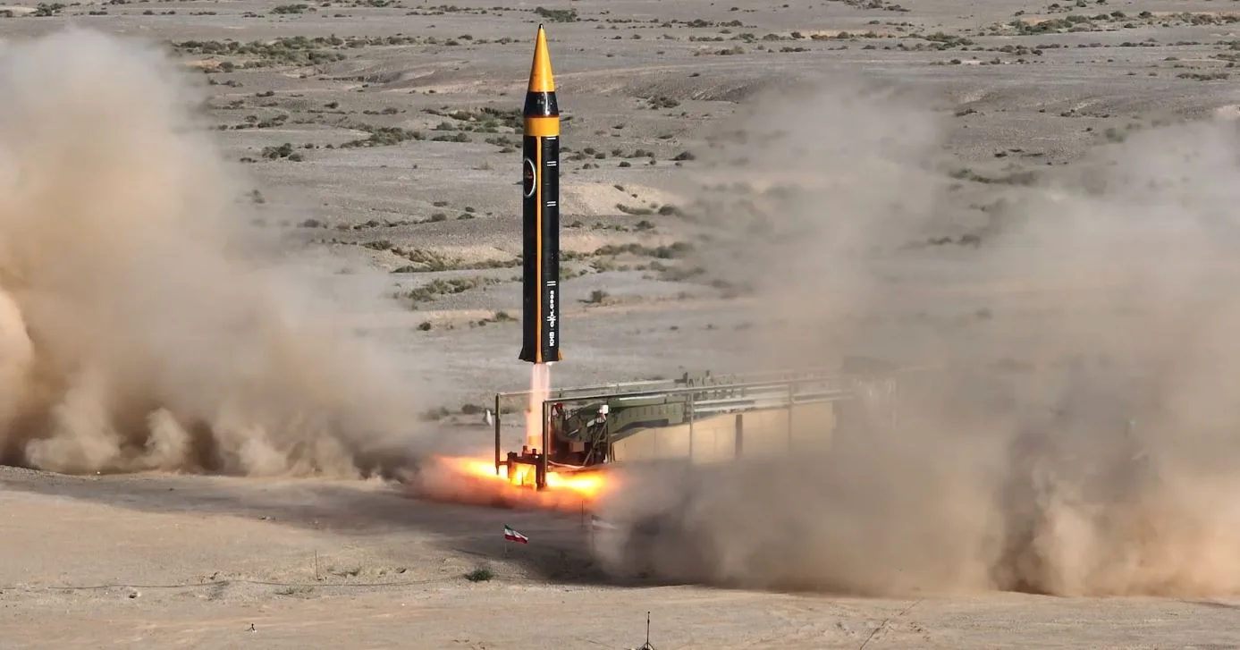 Irán ataca con drones y misiles a Israel y a países árabes del Golfo. La respuesta de Teherán llego tras el asesinato de dos altos jefes de seguridad, Ali Larijani y Gholam Reza Soleimani.