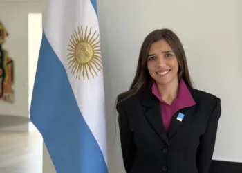 La futura astronauta argentina Noel De Castro se reunió con la Oficina de Asuntos Espaciales de EE.UU.