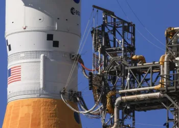 NASA reparó el flujo de helio del SLS y mantiene a Artemisa II en carrera rumbo a abril.