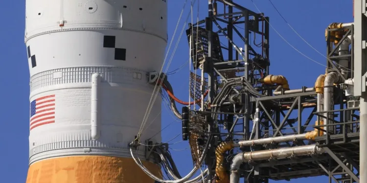 NASA reparó el flujo de helio del SLS y mantiene a Artemisa II en carrera rumbo a abril.