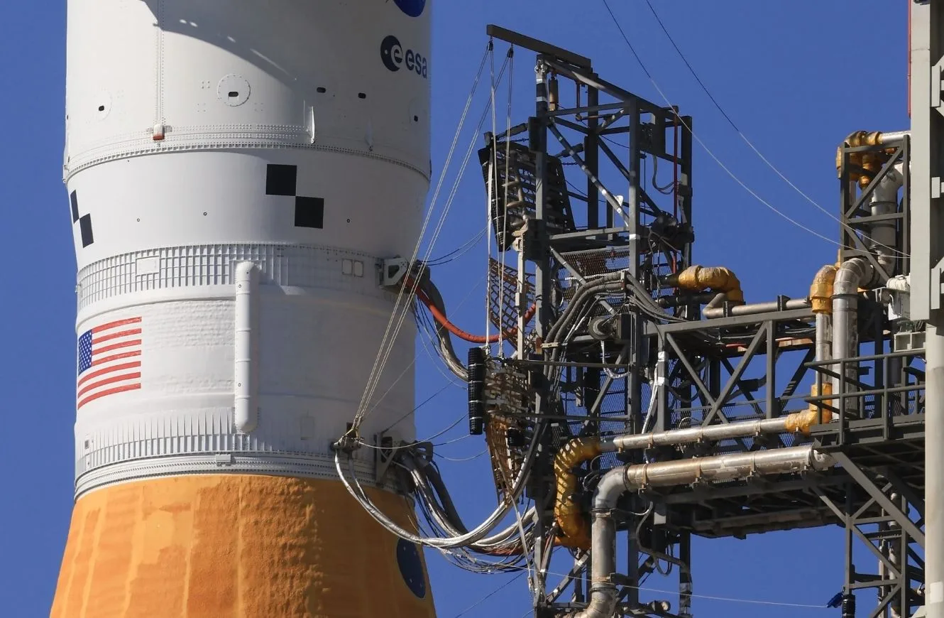 NASA reparó el flujo de helio del SLS y mantiene a Artemisa II en carrera rumbo a abril.