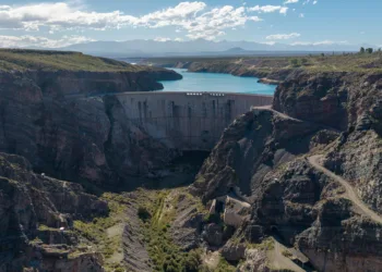 Obras del complejo hidroeléctrico sobre el río Santa Cruz, en la Patagonia argentina. El proyecto incluye las represas Néstor Kirchner y Jorge Cepernic, destinadas a ampliar la generación eléctrica del país.