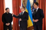El primer ministro británico Keir Starmer, el presidente ucraniano Volodymyr Zelenskiy y el secretario general de la OTAN, Mark Rutte, en Londres, el 17 de marzo de 2026.