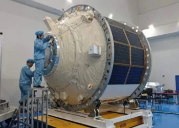 Se filtran imágenes de la nueva nave Qingzhou-1 y China responde compartiendo más fotos.