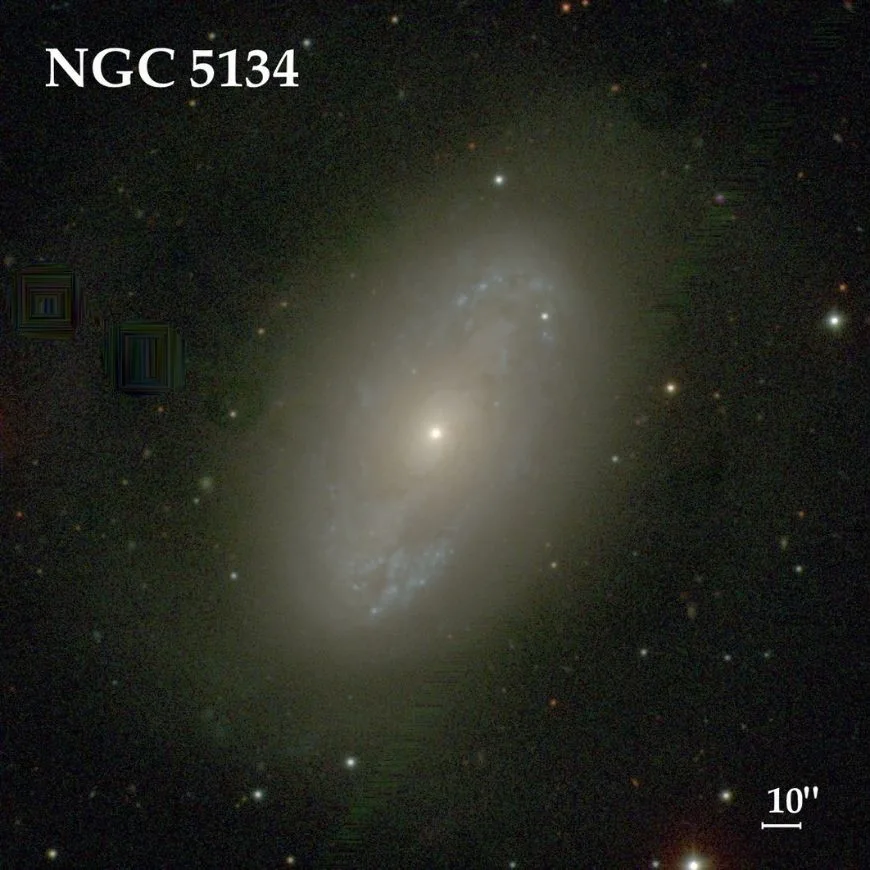La galaxia espiral NGC 5134 NGC 5134 tiene un posible núcleo galáctico activo. Esto es, una región compacta en el centro que emite energía a través del espectro electromagnético.