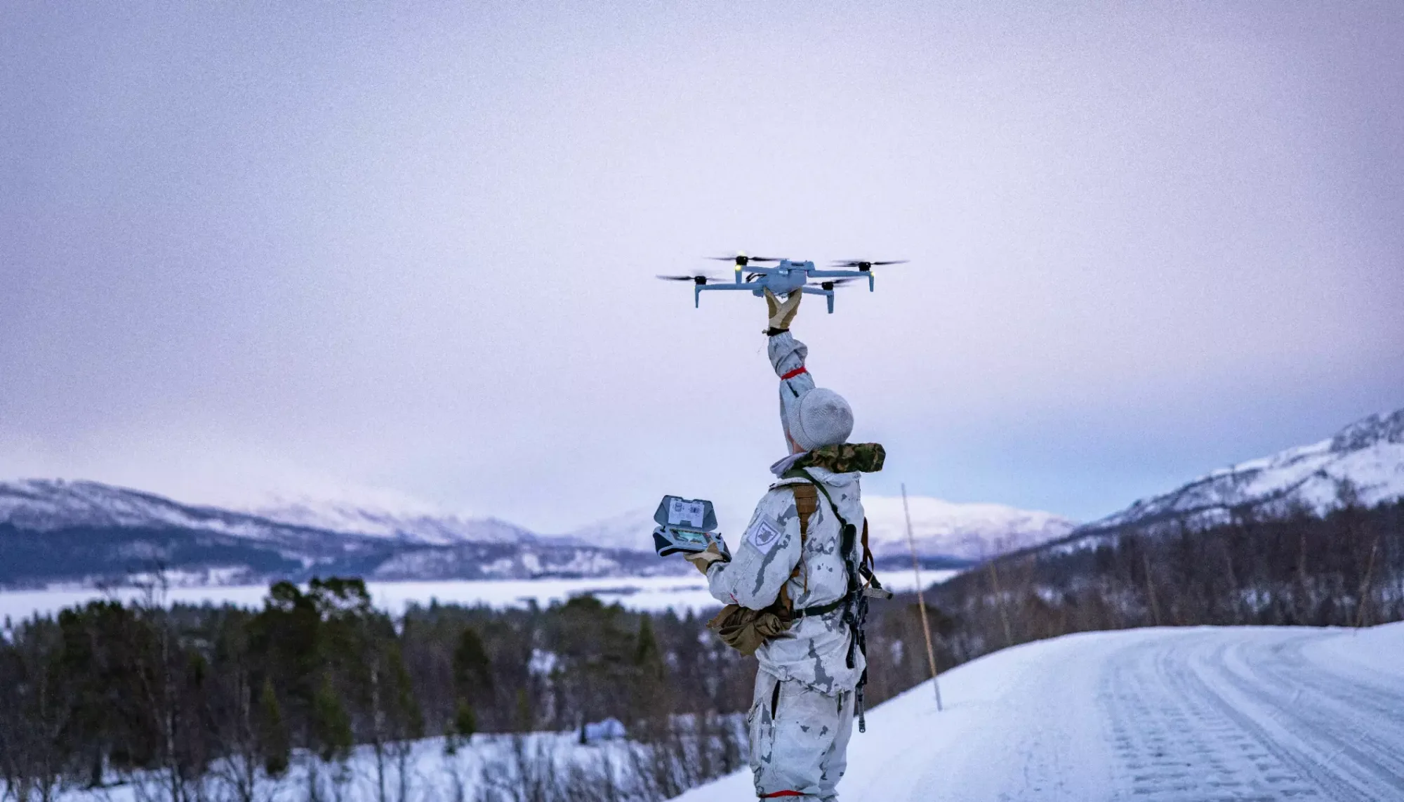 El batallón Porsanger vuela el dron Skydio X10D. Nikolai Holand Mathisen / Fuerzas Armadas
