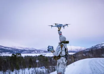 El batallón Porsanger vuela el dron Skydio X10D. Nikolai Holand Mathisen / Fuerzas Armadas