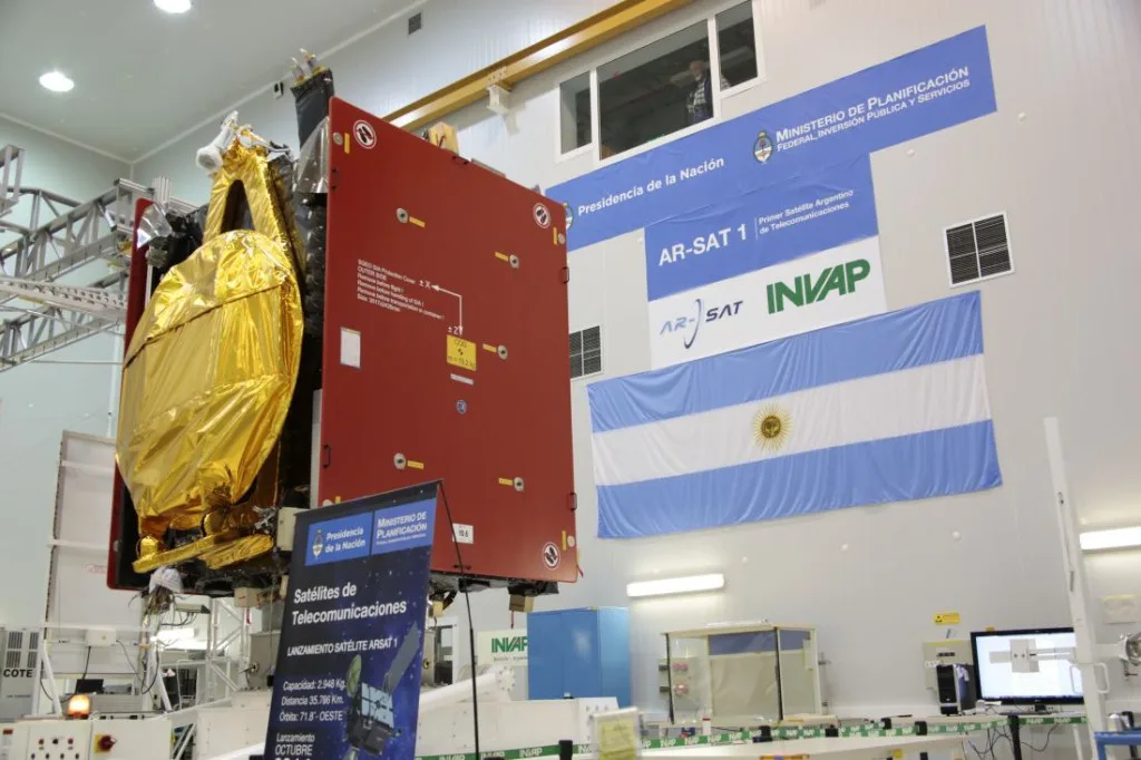 El Ejecutivo presenta al satélite argentino ARSAT-SG1 como una alternativa de soberanía frente a constelaciones como Starlink