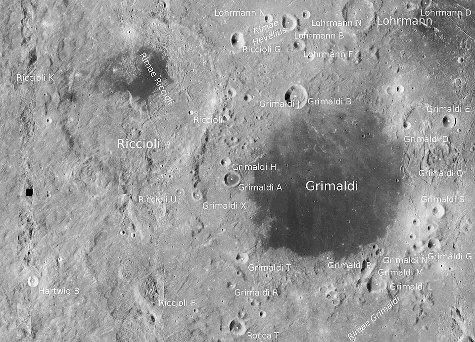 Un argentino sumó dos estructuras candidatas al catálogo internacional de cráteres enterrados en la región Grimaldi. Se trata de una gran cuenca ubicada sobre el borde occidental de la cara visible lunar.