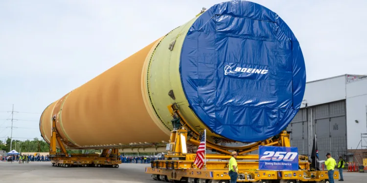 A 10 días del regreso de Artemisa II, Boeing traslada una sección del nuevo cohete SLS de Artemisa III al Centro Espacial Kennedy.