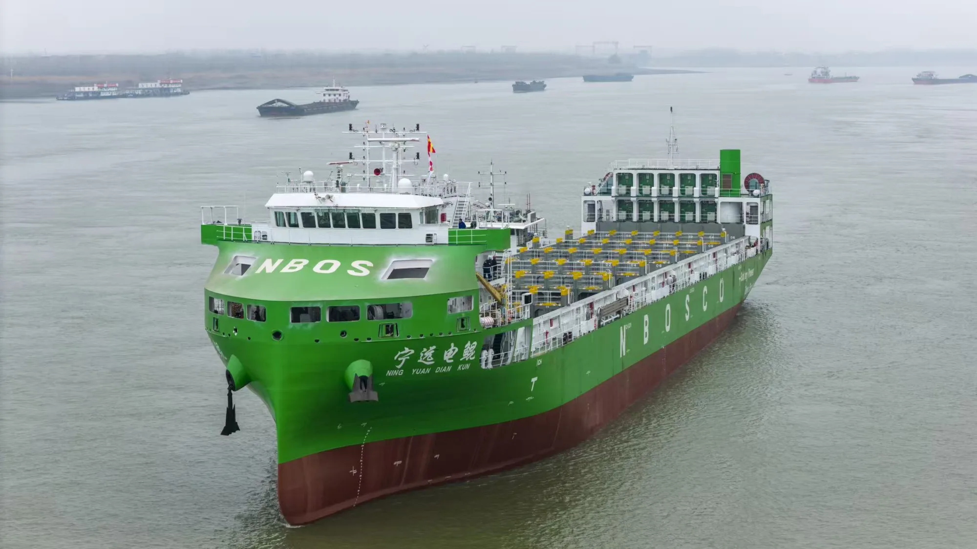 China puso en servicio el mayor buque portacontenedores inteligente totalmente eléctrico del mundo.
