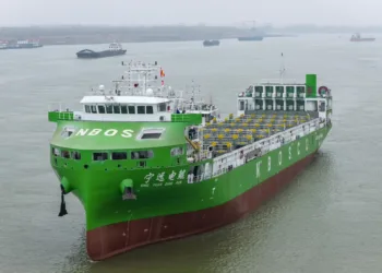 China puso en servicio el mayor buque portacontenedores inteligente totalmente eléctrico del mundo.