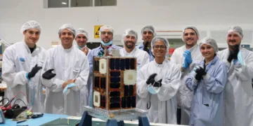 El satélite argentino ATENEA que viajó a bordo de Artemisa II ya envía datos a estaciones en Tierra.