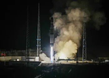 Imagen del cohete chino Long MaImagen del lanzamiento del cohete chino Long March 6, encargado de la misión EO 3, el satélite pakistaní.