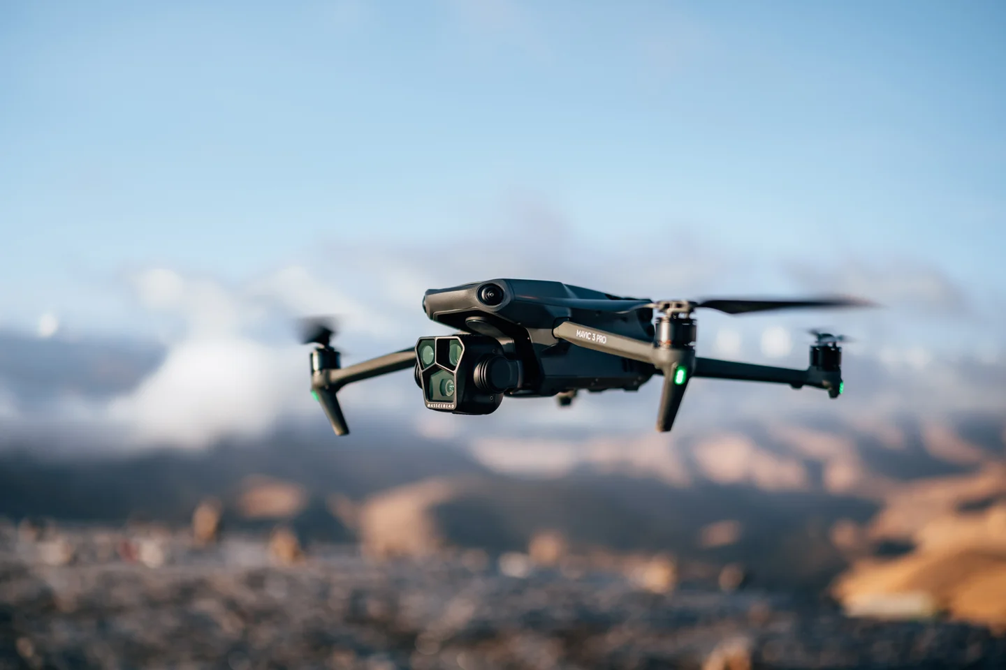 DJI Mavic 3 Pro, uno de los drones militares que Argentina podría desarrollar para incorporar la capacidad de reconocimiento.