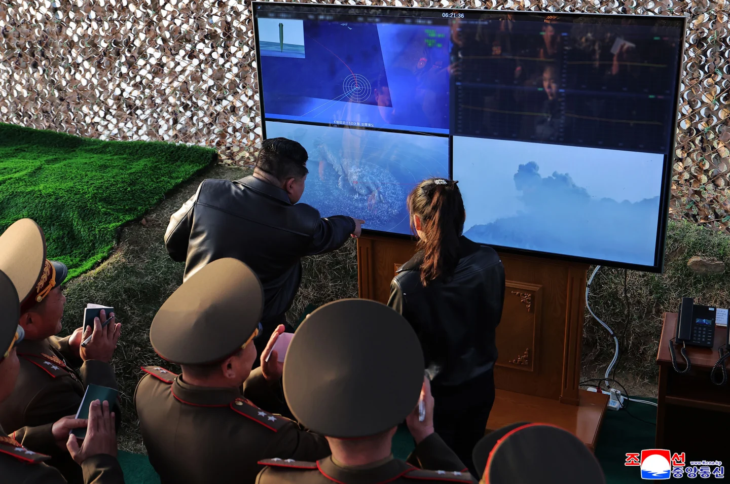 Corea del Norte vuelve a probar misiles balísticos con municiones en racimo bajo la supervisión de Kim Jong Un y su hija.