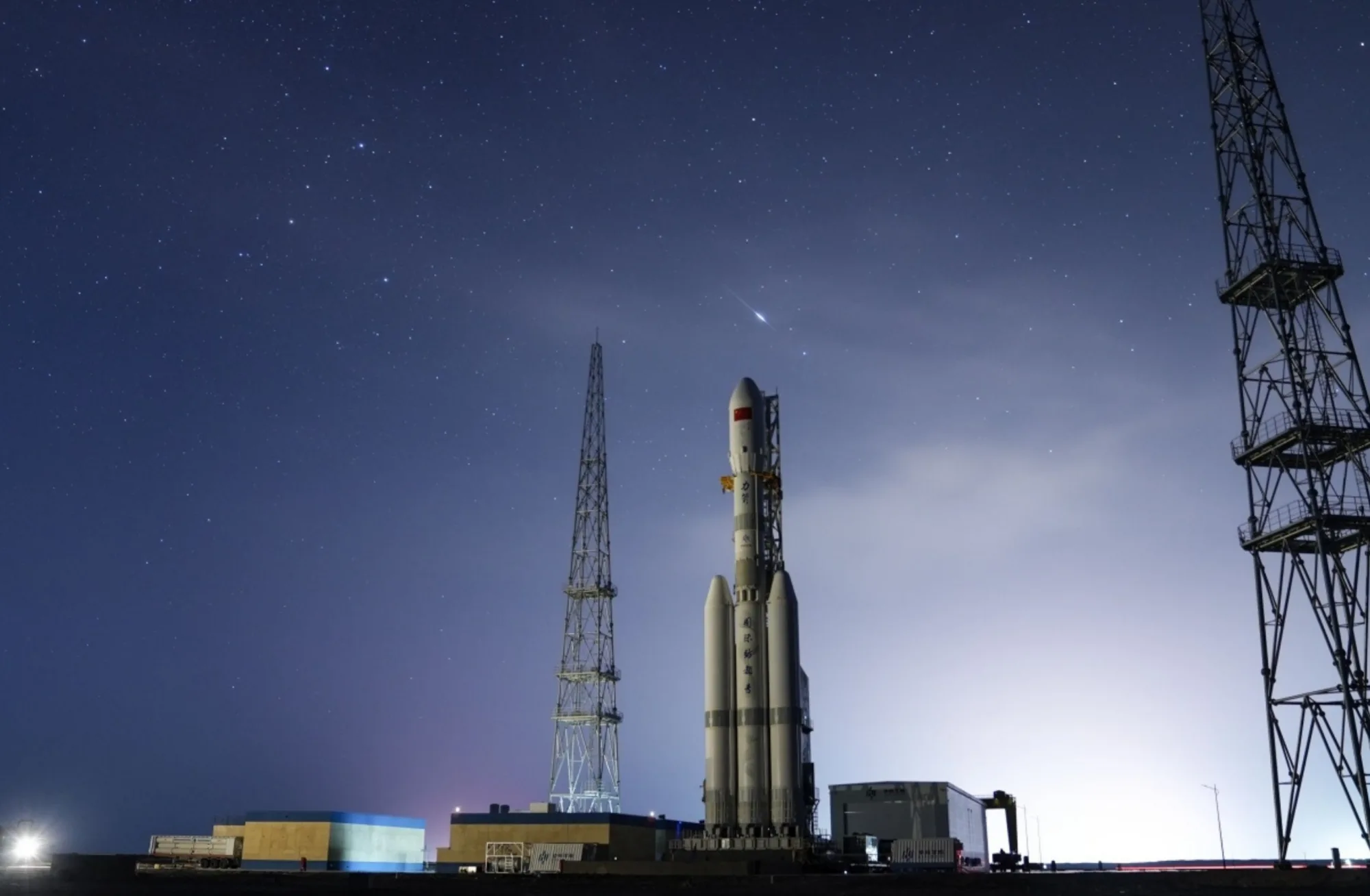 El cohete Kinetica-2, o Lijian-2, en la plataforma del Centro de Lanzamiento de Satélites de Jiuquan previo a su primer vuelo, el 30 de marzo de 2026.