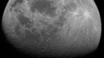 Un argentino identificó nuevas estructuras de impacto ocultas bajo la superficie lunar.