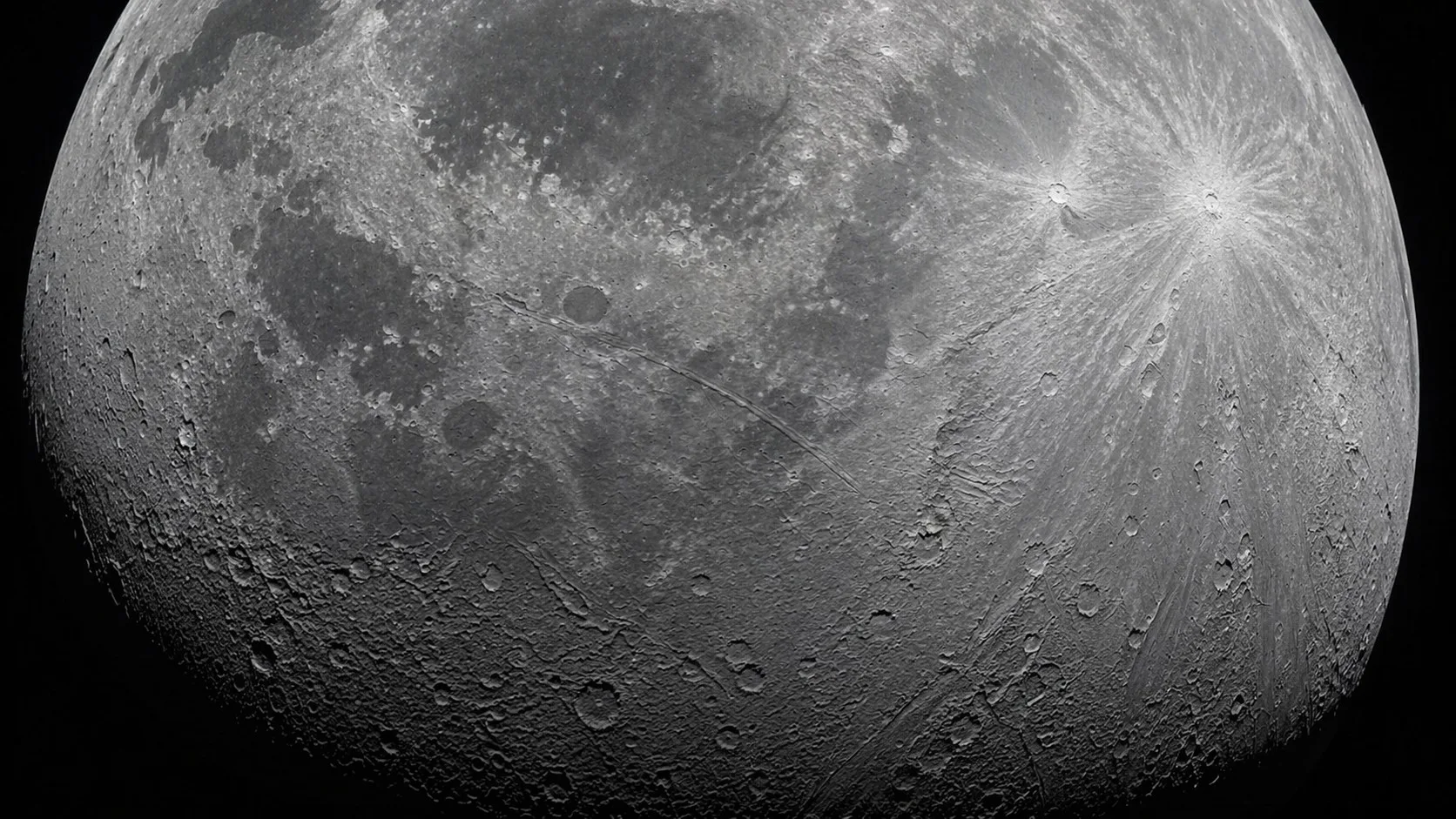 Un argentino identificó nuevas estructuras de impacto ocultas bajo la superficie lunar.