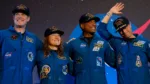 Tripulación de Artemisa II de la NASA, en la cual se realizó en primer vuelo orbital del siglo XXI a la Luna. Los cuatro astronautas son: Reid Wiseman, Victor Glover, Christina Koch y Jeremy Hansen.