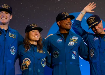 Tripulación de Artemisa II de la NASA, en la cual se realizó en primer vuelo orbital del siglo XXI a la Luna. Los cuatro astronautas son: Reid Wiseman, Victor Glover, Christina Koch y Jeremy Hansen.