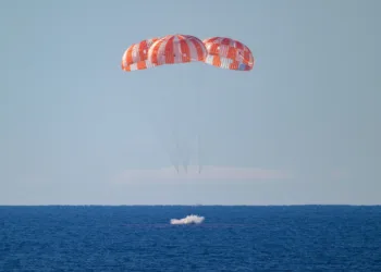 Orión amerizó con éxito en el Pacífico y la NASA cerró su histórica misión tripulada alrededor de la Luna.