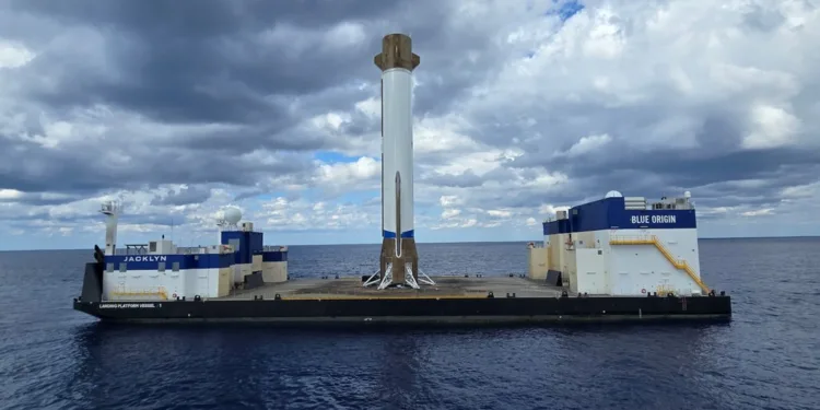 Blue Origin recupera con éxito la primera etapa del New Glenn, pero pierde el satélite BlueBird 7 por un fallo en la segunda etapa.