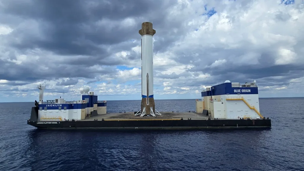 Blue Origin recupera con éxito la primera etapa del New Glenn, pero pierde el satélite BlueBird 7 por un fallo en la segunda etapa.