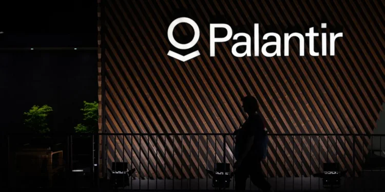 El CEO de Palantir propone una “república tecnológica” y llama a reorientar Silicon Valley hacia la defensa y la IA.