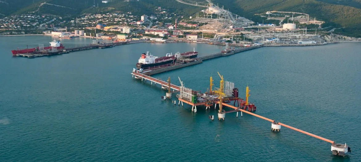 Ucrania ataca con drones Sheskharis, una de las principales terminales petroleras de Rusia en el Mar Negro.