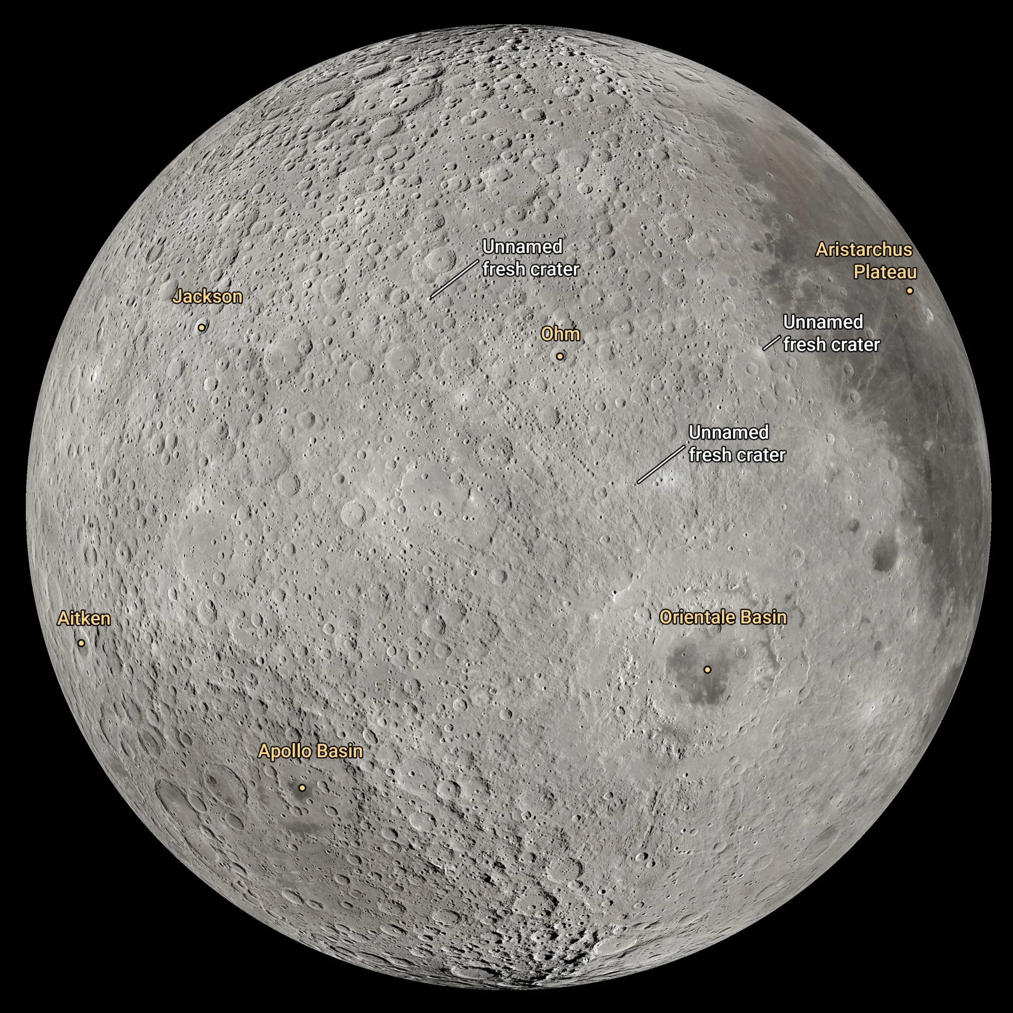 La tripulación observó cráteres por primera vez, que figuran en la imagen como "unnamed fresh crater" (cráter sin nombre).