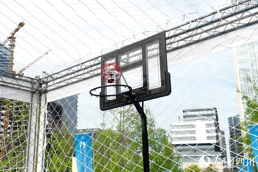 Competencia de básquet en los primeros Juegos Mundiales de Drones, disputados en China.