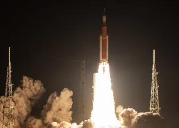 ¿Cómo es la secuencia de lanzamiento, paso a paso, del cohete SLS de Artemisa II que llevará humanos a la Luna?