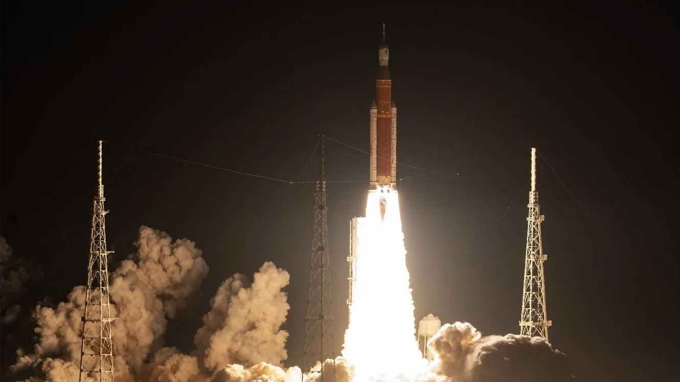 ¿Cómo es la secuencia de lanzamiento, paso a paso, del cohete SLS de Artemisa II que llevará humanos a la Luna?