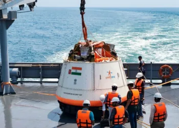Imagen de la cápsula de la misión Gaganyaan de la ISRO instantes previos a la segunda prueba integrada de lanzamiento aéreo (IADT-02) . Crédito: ISRO prueba lanzamiento india