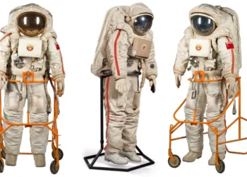 Imagen del traje espacial Krechet-94 elaborado por la firma soviética para la carrera espacial.