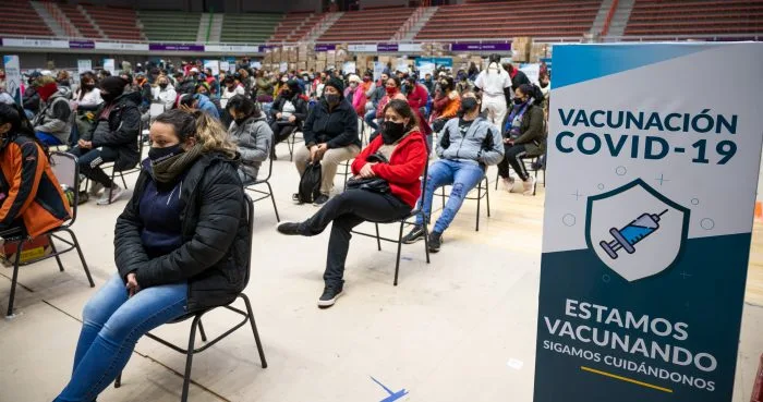 Campañas masivas de vacunación contra el virus SARS-COV-2 durante la pandemia COVID-19. vacunas universales
