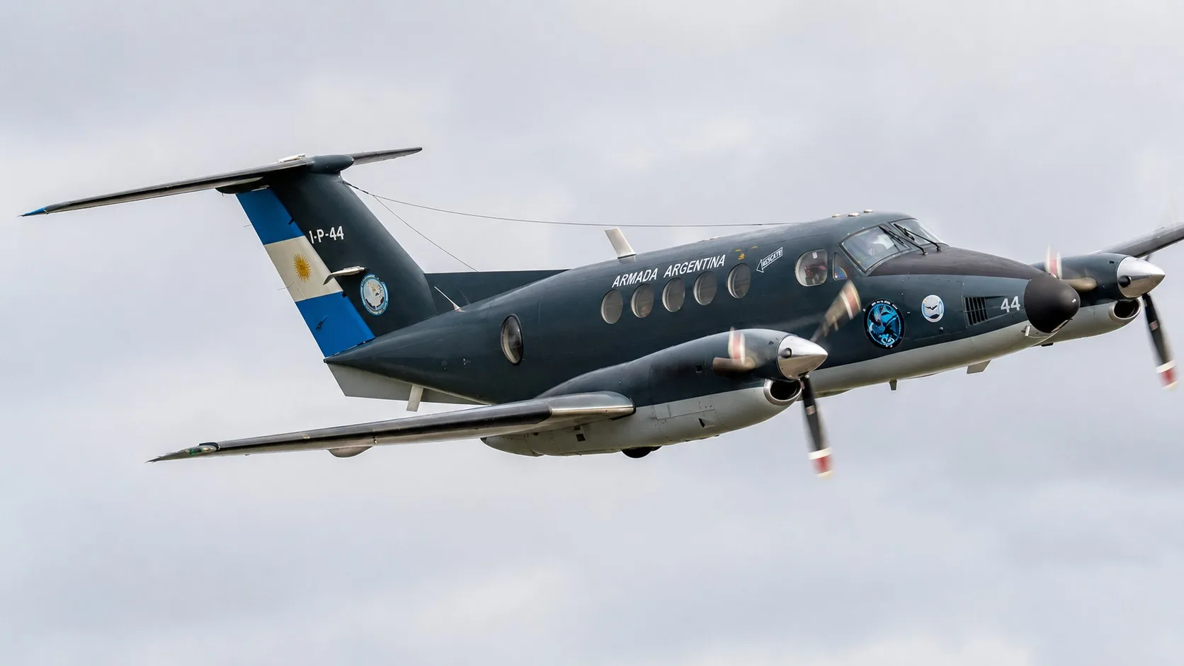 El Beechcrat B-200 "Cormorán" es un avión destinado a complementar a los aviones de exploración. La Armada Argentina, con la colaboración de la Secretaría de Agricultura, Pesca y Alimentación de la Nación, dispuso la modificación de aviones Super King Air para realizar misiones de patrullaje y exploración marítima.