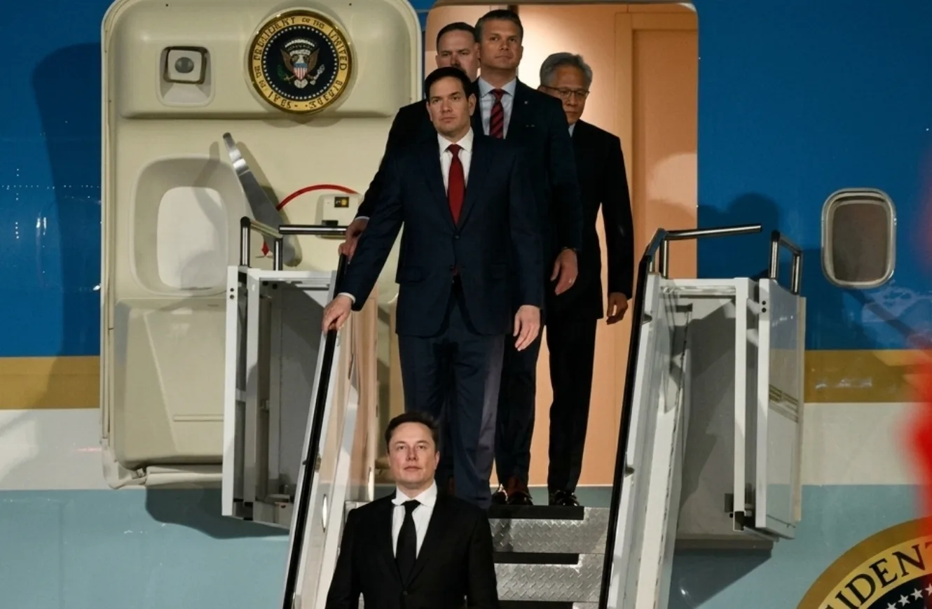 Imagen de los acompañantes de Trump a la cumbre en Pekín con Xi Jinping, en la que destaca Elon Musk, el líder de Tesla. Trump CEOs China