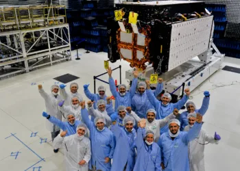 Después de festejar que el satélite argentino ATENEA voló al espacio, el gobierno de Milei recorta $4.400 millones de la agencia espacial nacional.