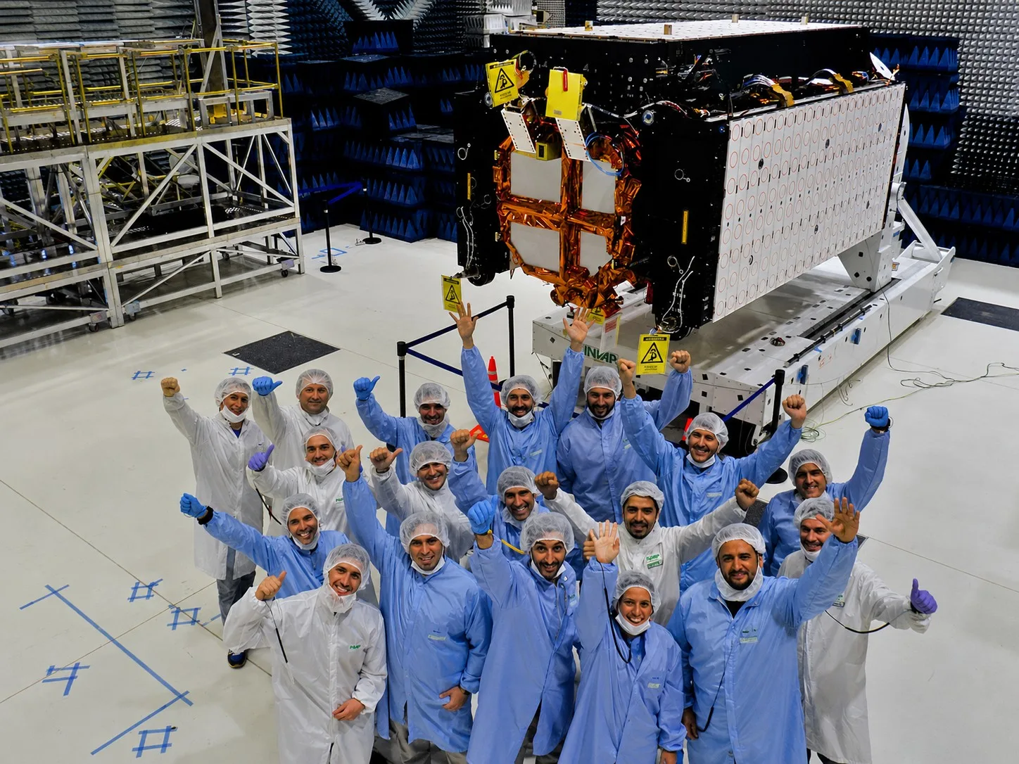 Después de festejar que el satélite argentino ATENEA voló al espacio, el gobierno de Milei recorta $4.400 millones de la agencia espacial nacional.