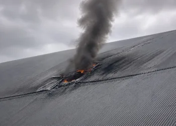 El confinamiento de Chernóbil, dañado por un dron explosivo durante la guerra de Ucrania, sigue sin repararse.