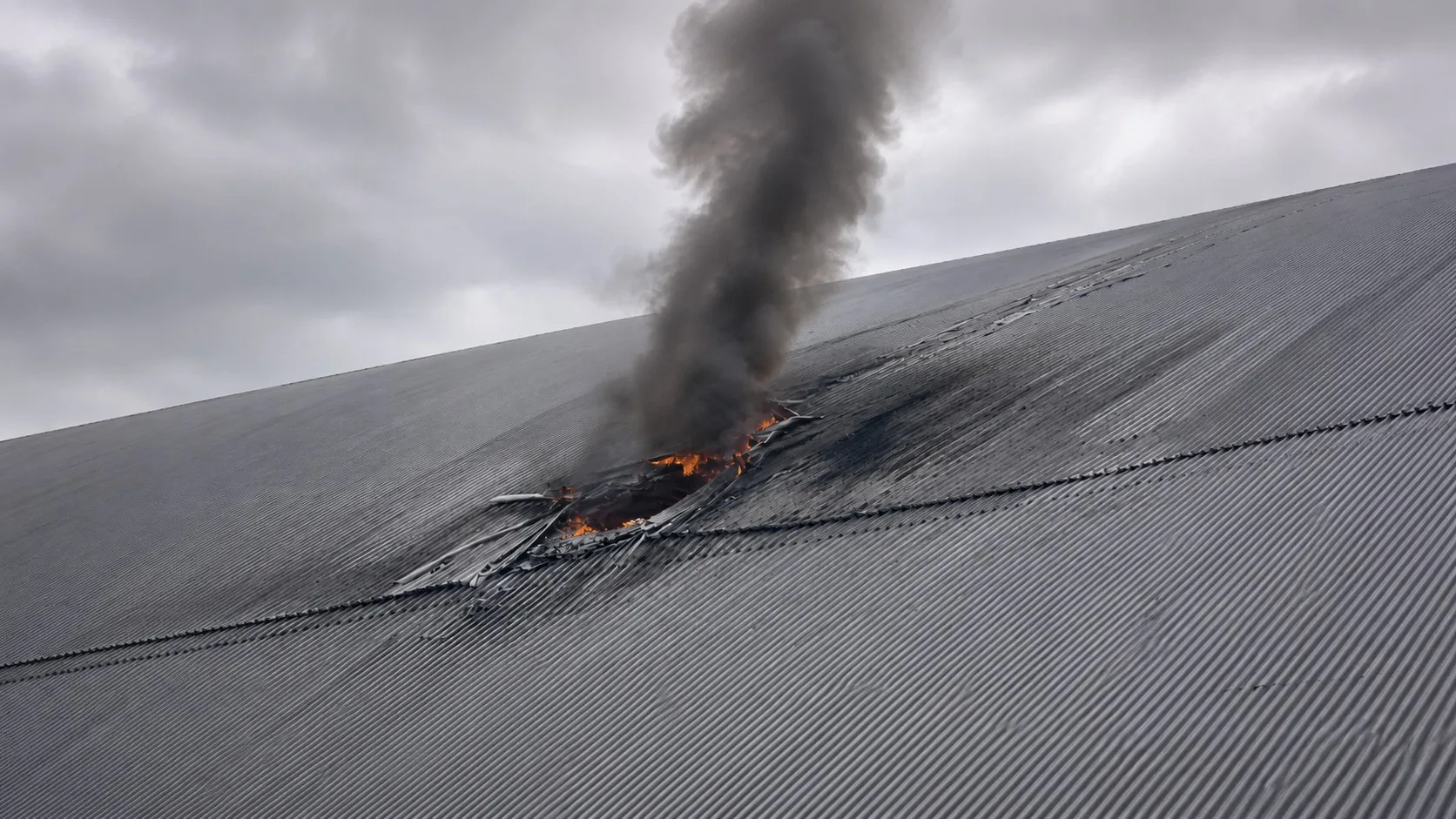 El confinamiento de Chernóbil, dañado por un dron explosivo durante la guerra de Ucrania, sigue sin repararse.