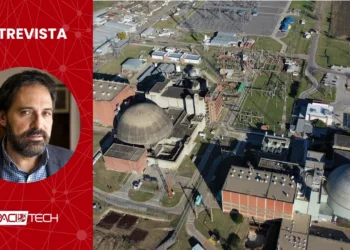 Imagen de las cúpulas de las centrales nucleares argentina Atucha I y II. Argentina polítca nuclear Entrevista Juliá Gadano
