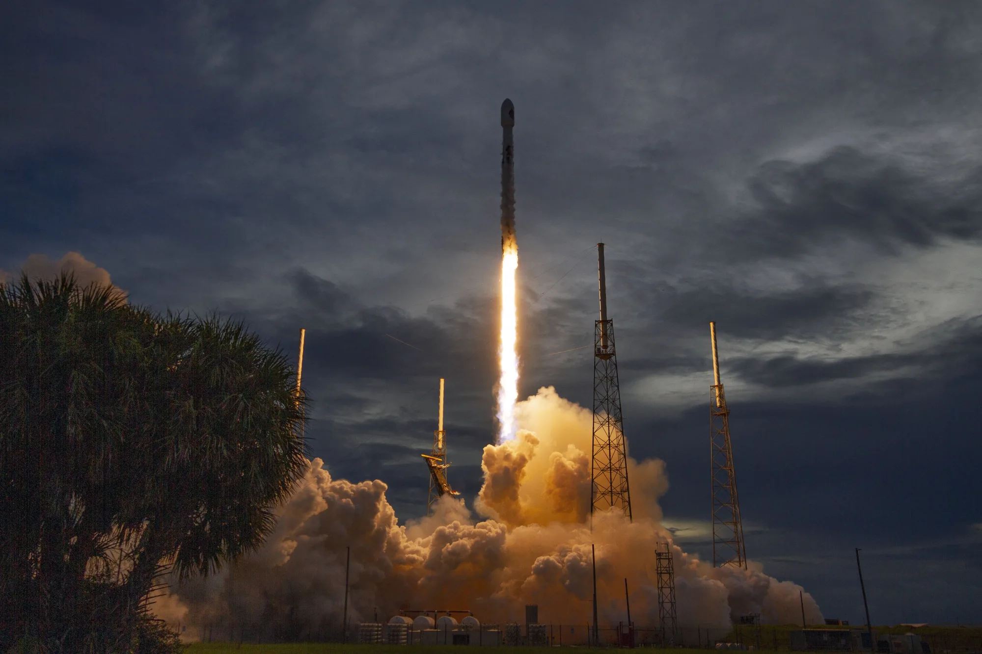 Lanzamiento del satélite de observación de la Tierra argentino SAOCOM 1B, a bordo de un Falcon 9 de SpaceX.