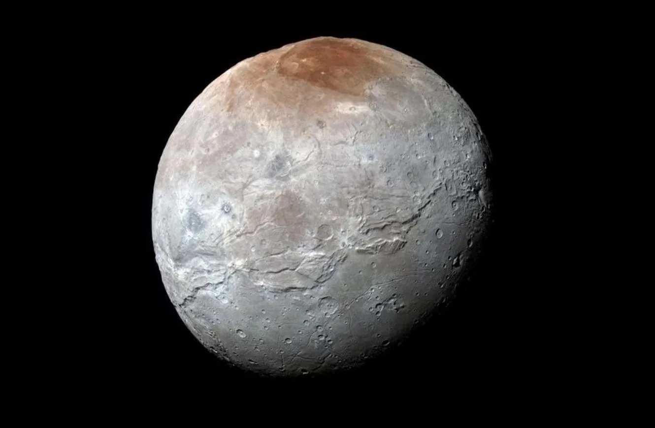 Miranda es una luna de Urano que tiene una superficie con acantilados enormes y regiones con formas geométricas extrañas.