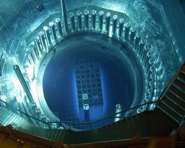 Núcleo de una central atómica, donde se observa el combustible nuclear en vainas.