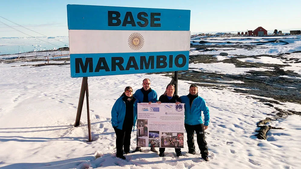 Llegada a la Base Marambio para comenzar a instalar el laboratorio y calibrar el detector de partículas.